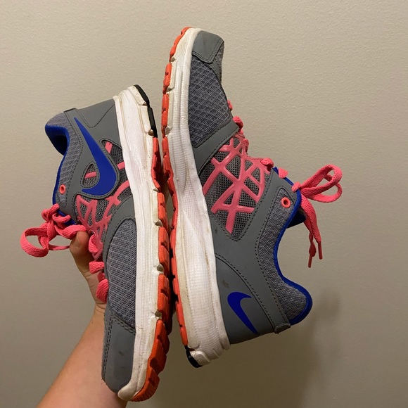 nike tennis shoes - Picture 6 of 8